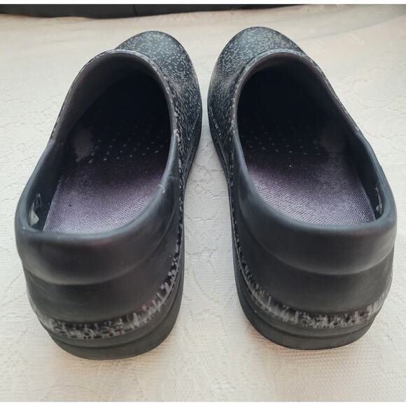 Black Speckled Croc Clogs, sz. 9 - Picture 4 of 5